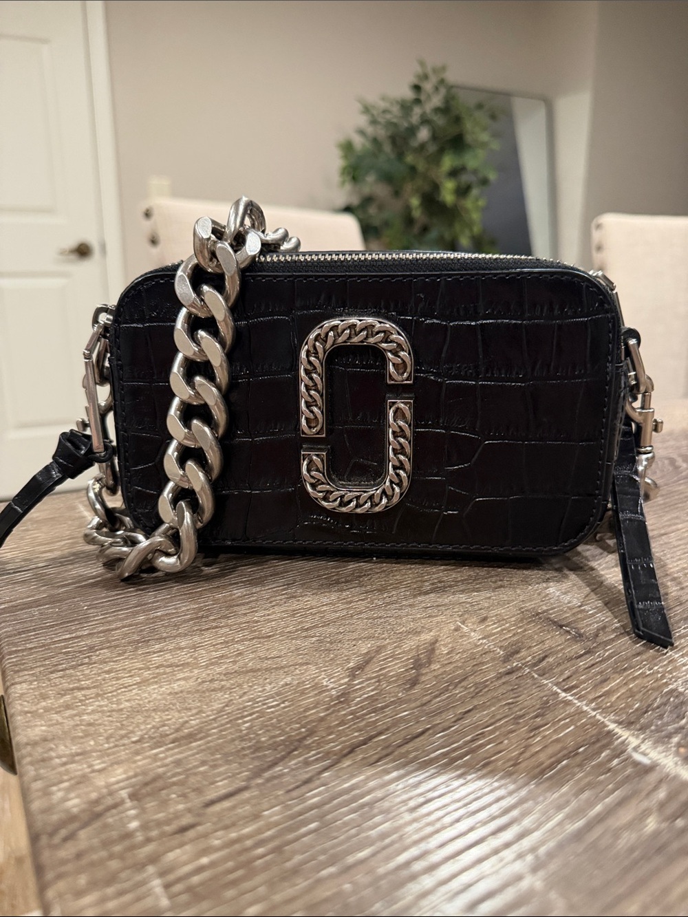 Marc Jacobs Black Croc-Embossed Chain Snapshot Crossbody Bag – Silver Hardware